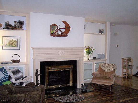 3rd image of 2404 E Thomas Hill Dr