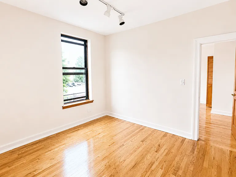 122 La Salle St #6 — Photo 7
