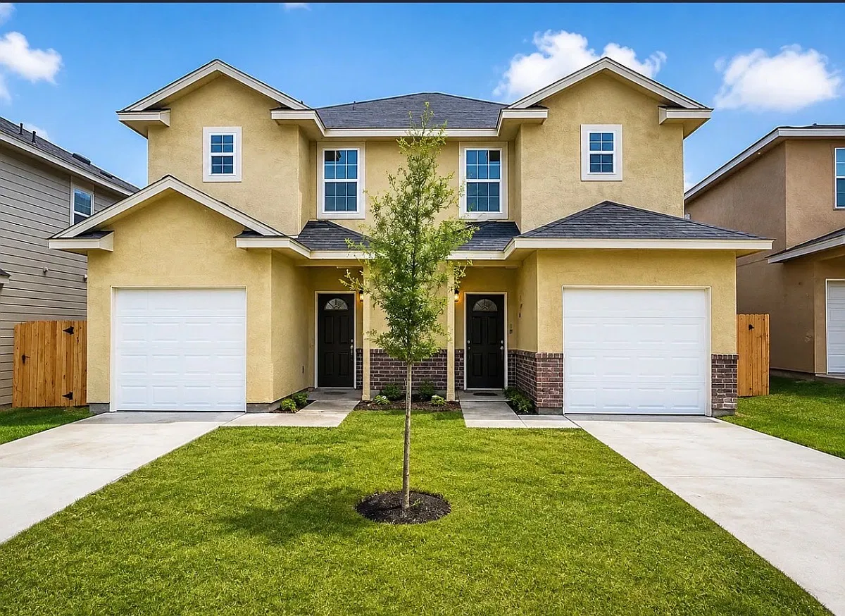 3 bed, 2492 sqft, $1,550 — Photo 1