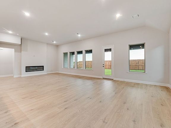 3rd image of 5825 Chidlow Dr