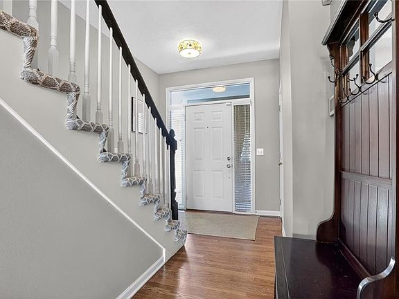 3rd image of 155 Pointe Dr