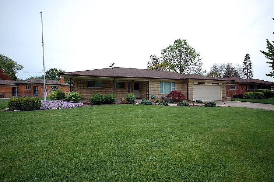 Located at the corner of Mas