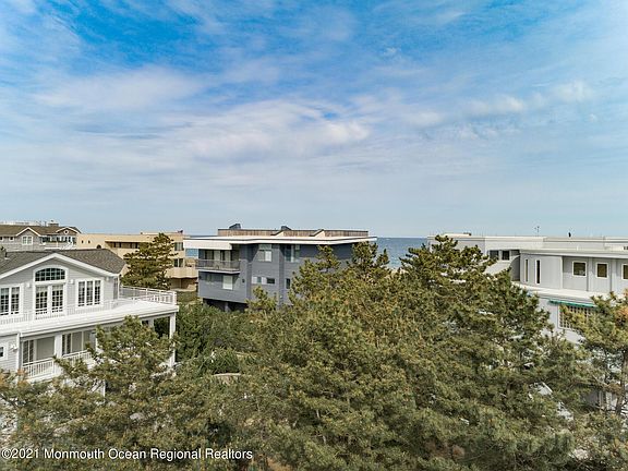 4th image of 131C Long Beach Blvd