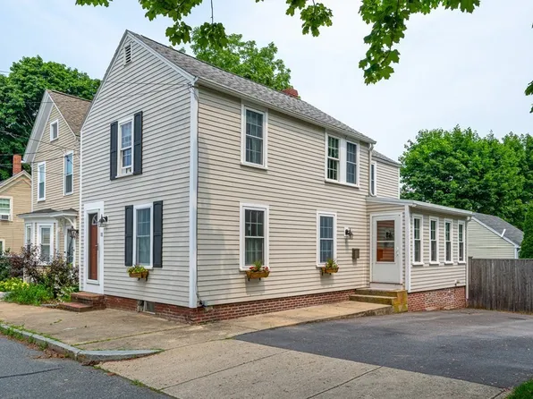 11 Chestnut St, Newburyport, MA 01950