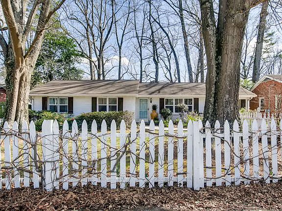 White Picket Fence living