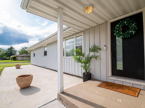 3rd image of 2605 W Richwoods Blvd