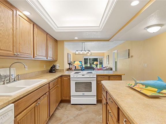 5th image of 2264 Winkler Ave APT 111