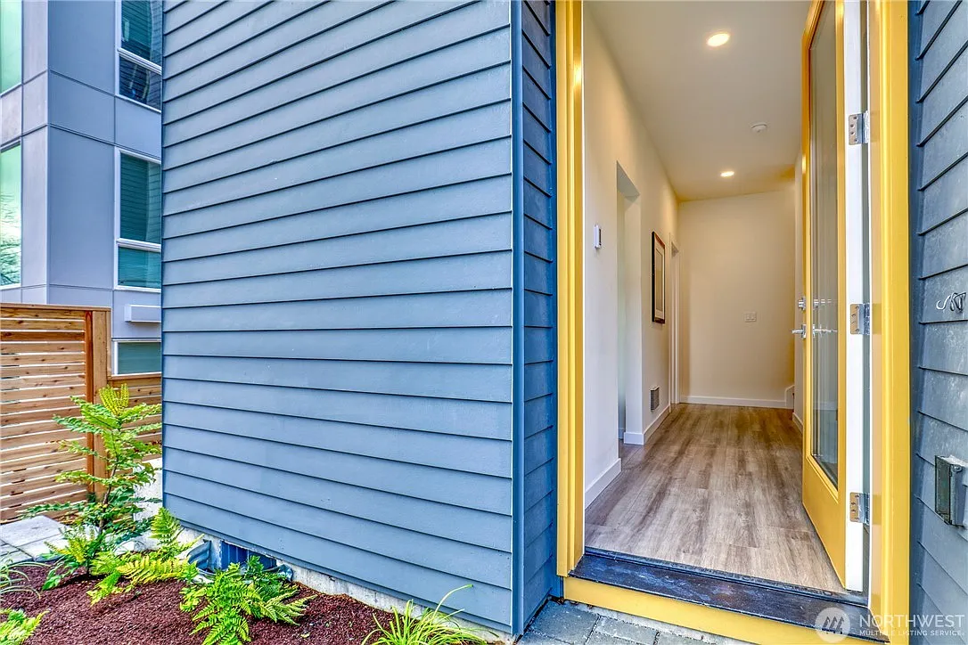 2 bed, 1295 sqft, $3,500 — Photo 2