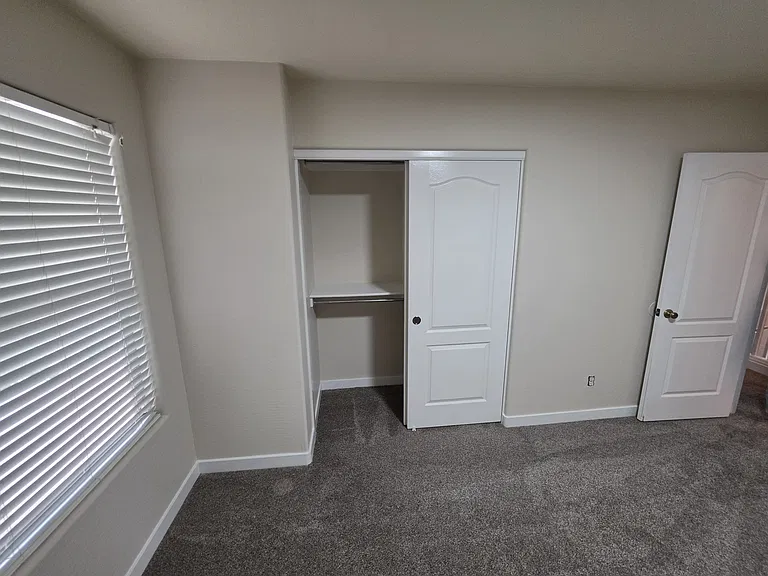 563 E Angeline Ave — Photo 14