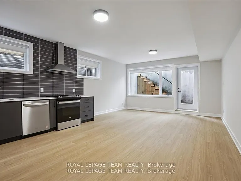 47 Grosvenor Ave #1 — Photo 4