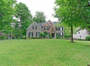 96 Avenue Of The Oaks, Clifton Park, NY 12065