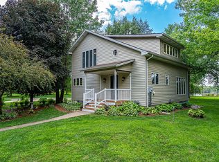 17612 River Rd N, Cordova, IL 61242