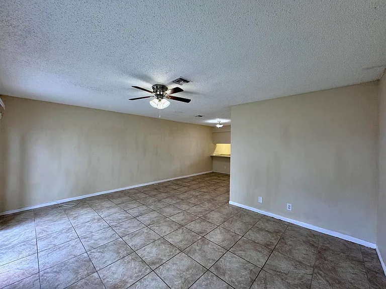704 Riverside Dr — Photo 31