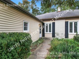 5911 Ridgebrook Dr SE, Kentwood, MI 49508