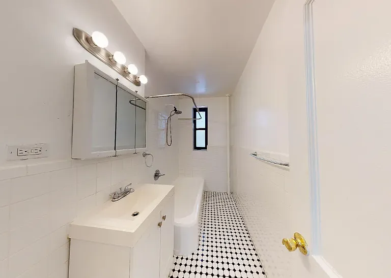 246 E 46th St #5H — Photo 6