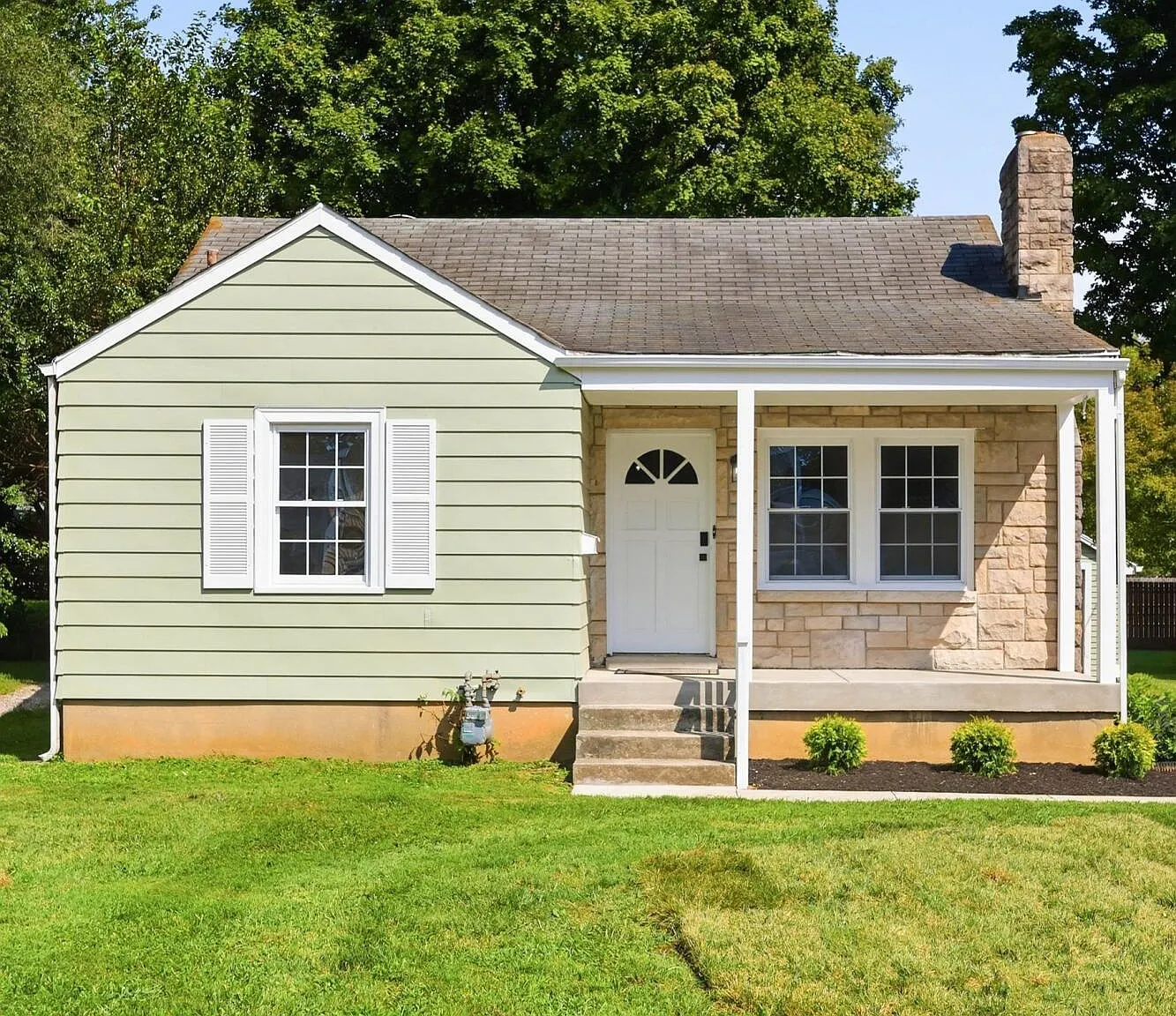 3 bed, 2.0 bath, 1501 sqft, $2,100 — Photo 3
