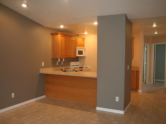 5th image of 860 S 5th W APT 4
