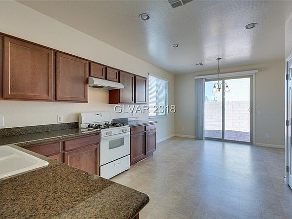 5th image of 386 Windmill Croft Dr