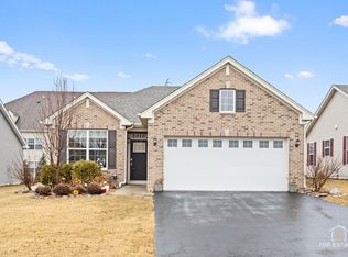 2010 Azure Ln, Carpentersville, IL 60102