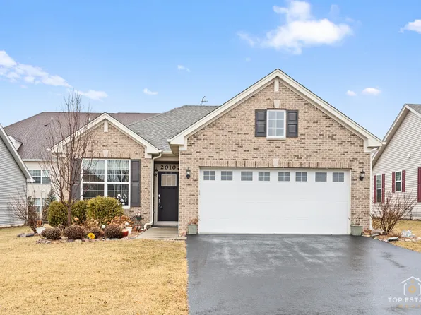 2010 Azure Ln, Carpentersville, IL 60102