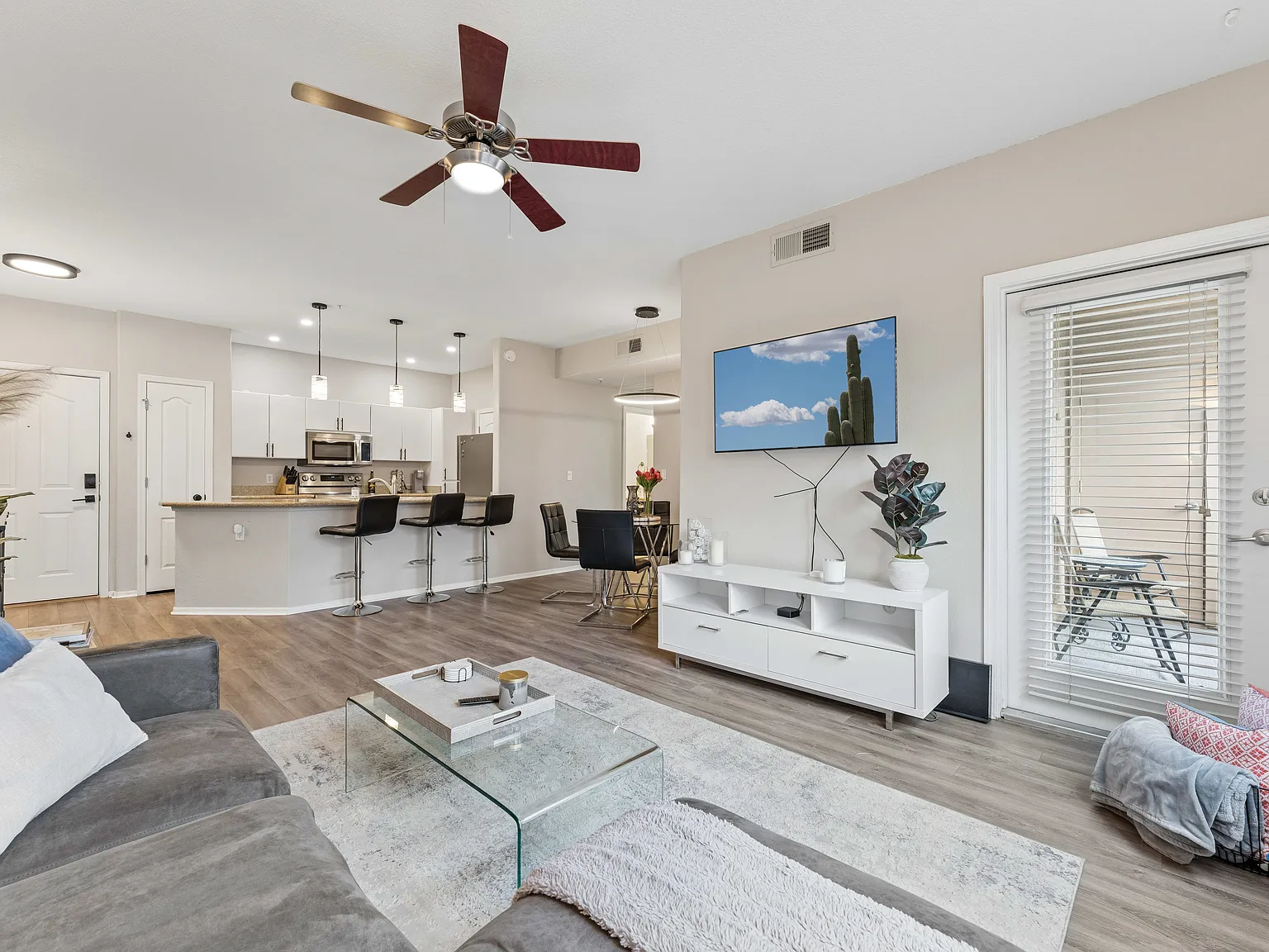 2 bed, 941 sqft, $1,800 — Photo 1