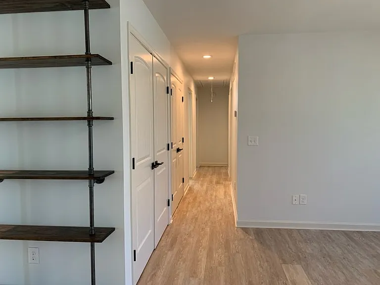 413 Queen Anne St — Photo 12
