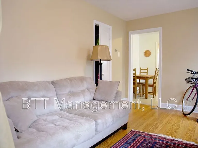 8401 Greenwood Ave #3 — Photo 2
