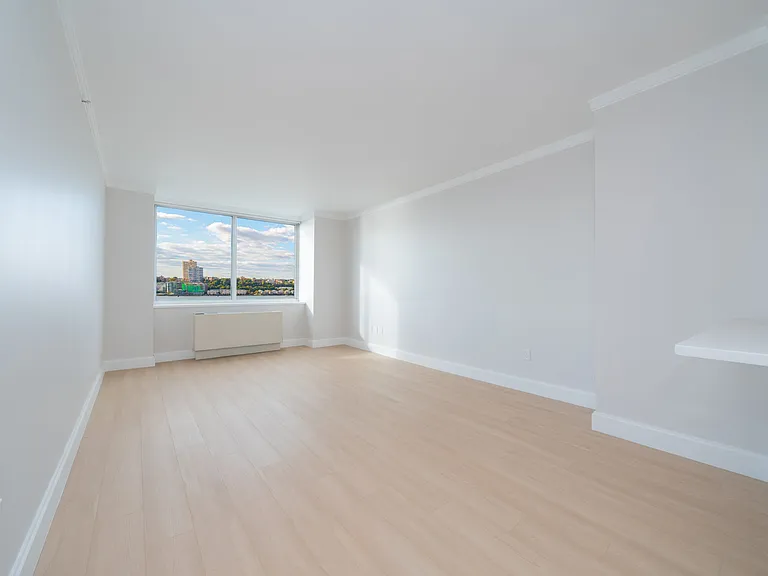 140 Riverside Blvd #615 — Photo 2