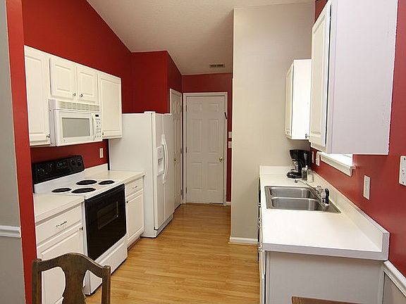 5th image of 203 Briarhaven Dr