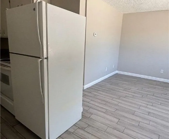 718 W Wilson Ave — Photo 12