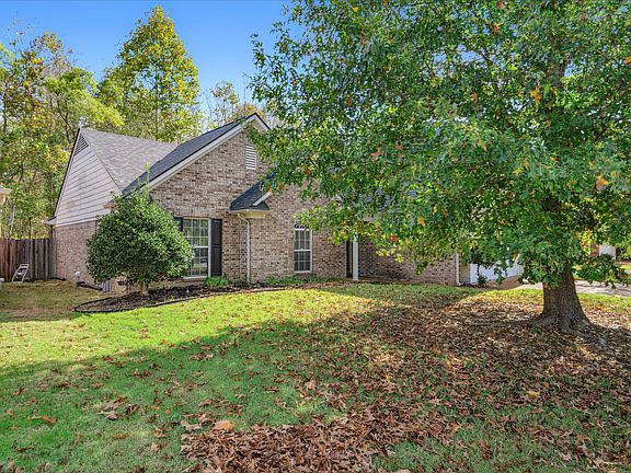 2nd image of 10356 Cottage Oaks Dr