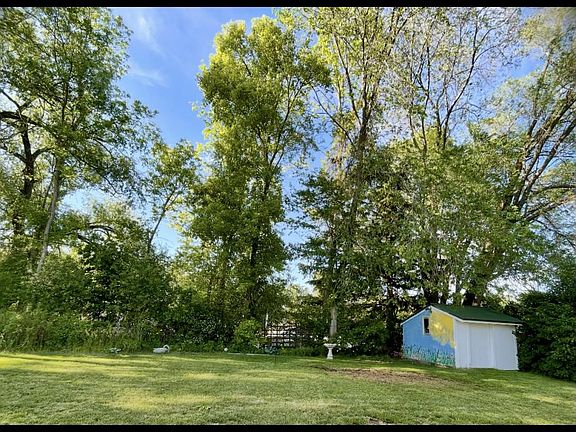 3rd image of 772 Bear Swamp Rd