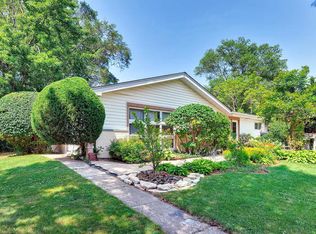 450 Flagstaff Ln, Hoffman Estates, IL 60169