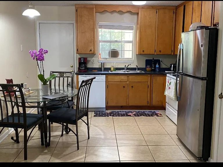 1205 Pinnacle Cir #B — Photo 4