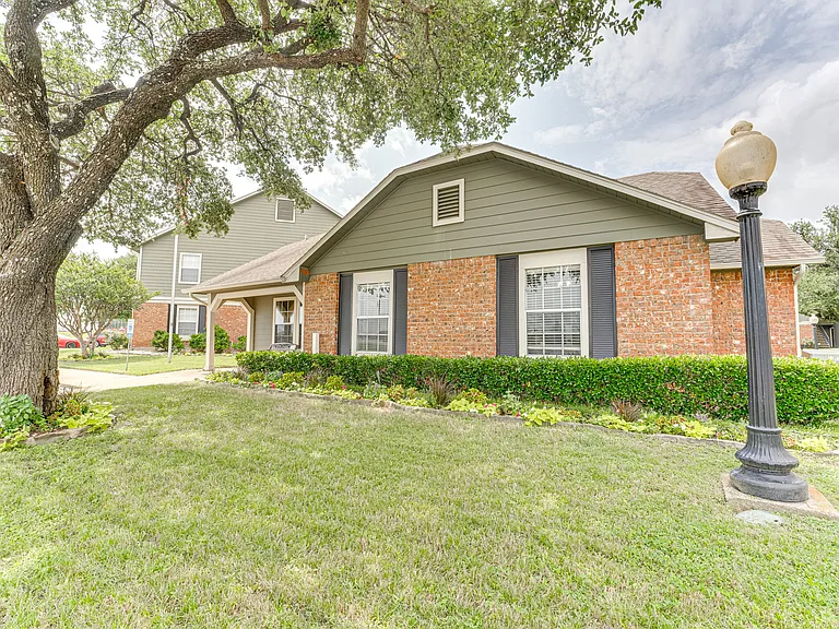 Arbors Of Corsicana — Photo 36