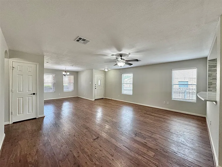 204 Woodley Rd — Photo 15