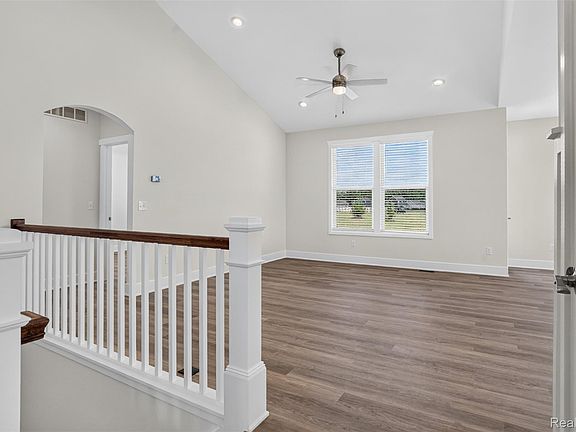 5th image of 365 McDowell Dr