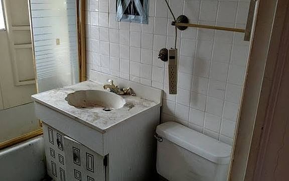 3rd image of 414 Geneva Ave