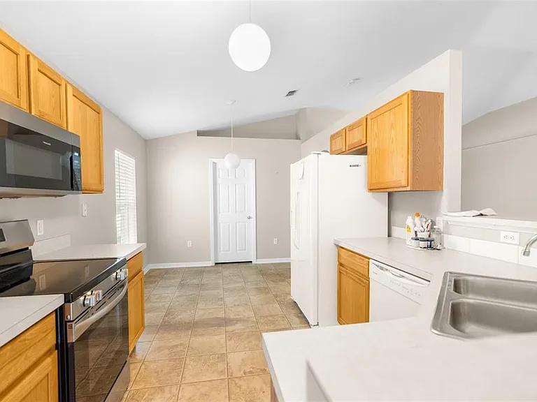 3220 Bellericay Ln — Photo 2