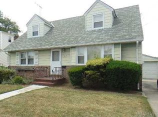 52 Oceanview Ave, Valley Stream, NY 11581