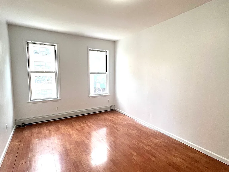 1sr bedroom
