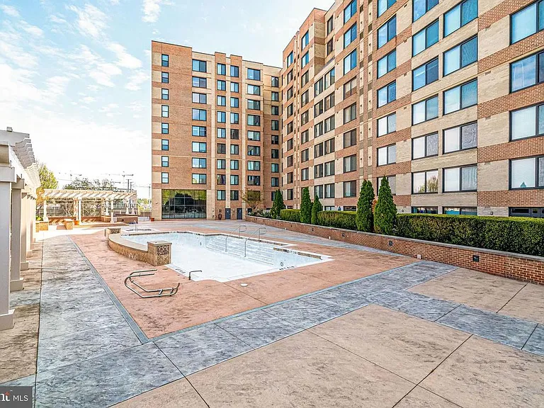2451 Midtown Ave #16 — Photo 36