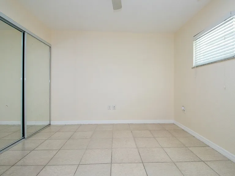 995 Virginia Dr — Photo 20