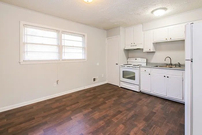 2027 Glenn Rd — Photo 4