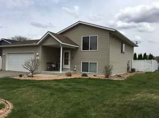 715 Louisiana St NW, Hutchinson, MN 55350