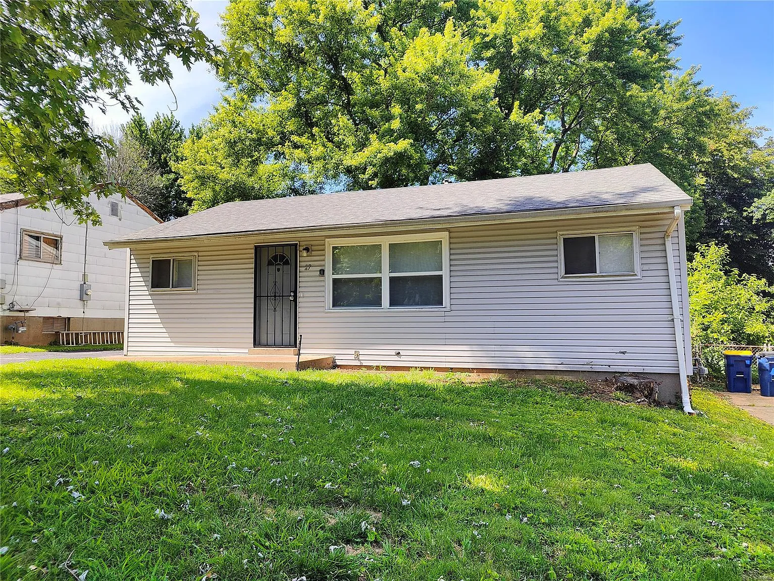 27 Connolly Dr photo 1