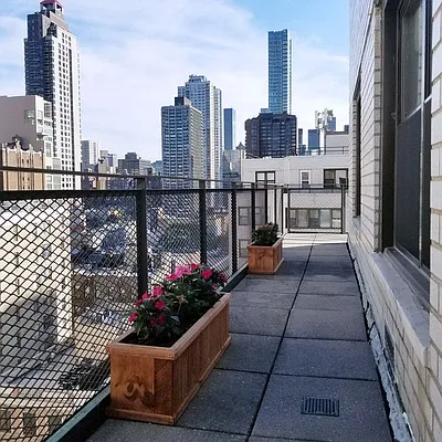 Rented by Greystar | media 7