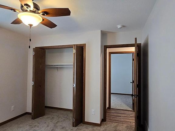5th image of 610 E 4th St