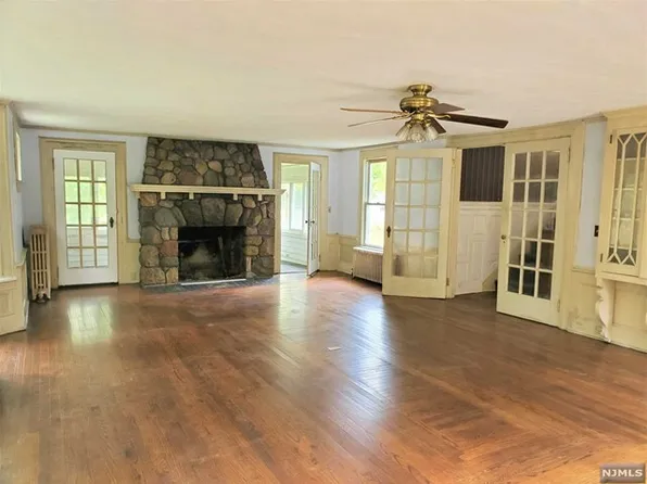 30 Pulis Ave, Franklin Lakes, NJ 07417