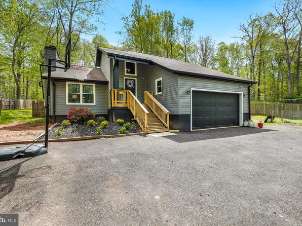 12021 Parkriver Dr, Manassas, VA 20112